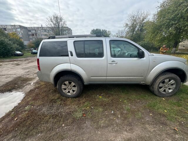 Сірий Ніссан Патфайндер, об'ємом двигуна 0 л та пробігом 270 тис. км за 4800 $, фото 2 на Automoto.ua