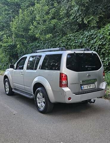 Сірий Ніссан Патфайндер, об'ємом двигуна 2.5 л та пробігом 192 тис. км за 9800 $, фото 2 на Automoto.ua