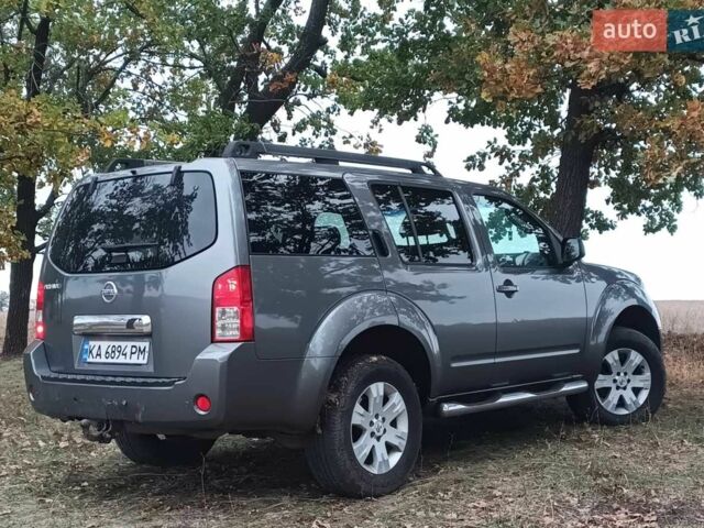 Сірий Ніссан Патфайндер, об'ємом двигуна 2.5 л та пробігом 361 тис. км за 5999 $, фото 6 на Automoto.ua