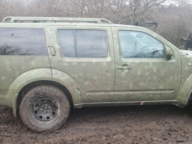 Сірий Ніссан Патфайндер, об'ємом двигуна 2.5 л та пробігом 285 тис. км за 4700 $, фото 3 на Automoto.ua