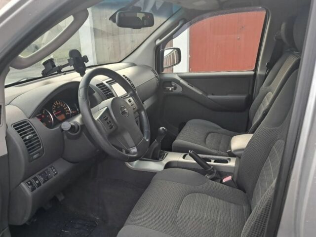 Серый Ниссан Патфайндер, объемом двигателя 2.5 л и пробегом 247 тыс. км за 3100 $, фото 4 на Automoto.ua