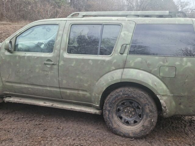 Сірий Ніссан Патфайндер, об'ємом двигуна 2.5 л та пробігом 285 тис. км за 4700 $, фото 4 на Automoto.ua