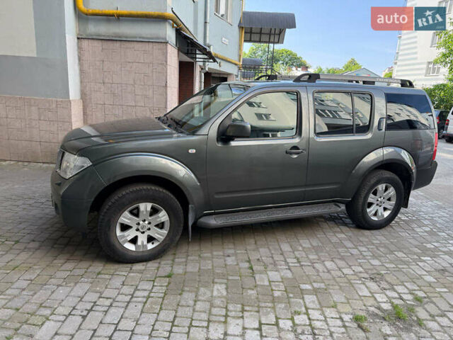 Серый Ниссан Патфайндер, объемом двигателя 2.49 л и пробегом 407 тыс. км за 10888 $, фото 9 на Automoto.ua