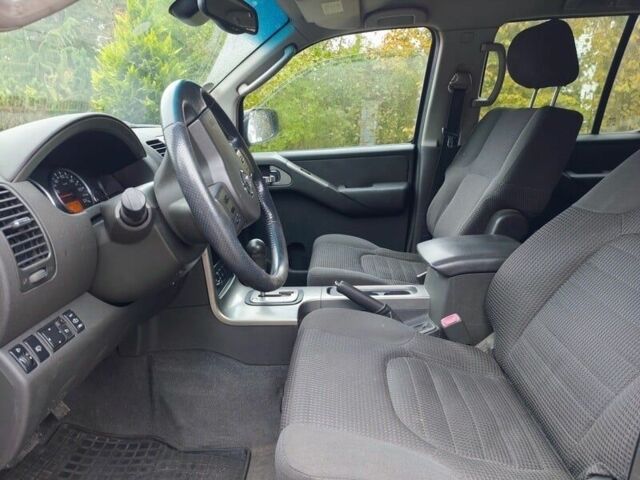 Серый Ниссан Патфайндер, объемом двигателя 2.5 л и пробегом 230 тыс. км за 3416 $, фото 4 на Automoto.ua