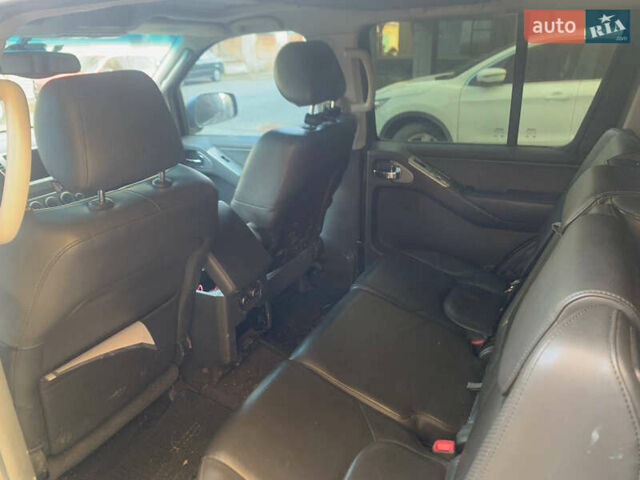 Серый Ниссан Патфайндер, объемом двигателя 2.5 л и пробегом 300 тыс. км за 4000 $, фото 3 на Automoto.ua