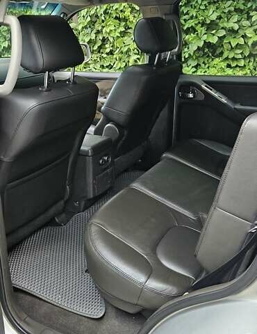 Сірий Ніссан Патфайндер, об'ємом двигуна 2.5 л та пробігом 192 тис. км за 9800 $, фото 11 на Automoto.ua