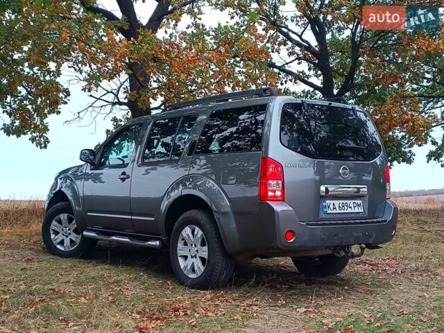 Сірий Ніссан Патфайндер, об'ємом двигуна 2.5 л та пробігом 361 тис. км за 5999 $, фото 5 на Automoto.ua