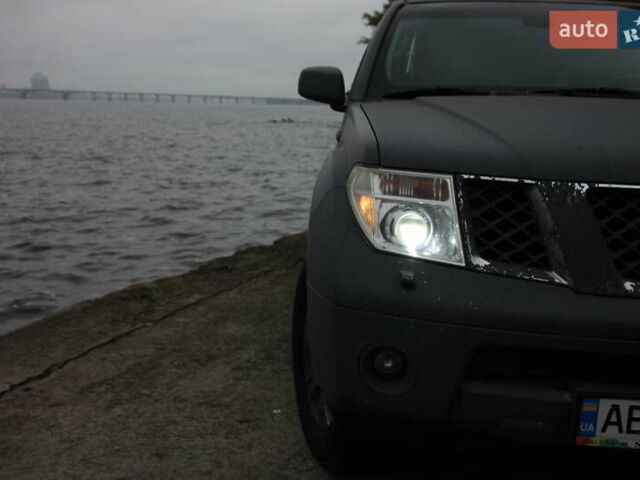 Ниссан Патфайндер 2005 в Днепре (Днепропетровске) на Automoto.ua Серый Ниссан Патфайндер, объемом двигателя 2.49 л и пробегом 285 тыс. км за 7600 $, фото 5 на Automoto.ua