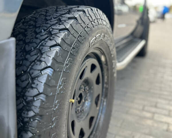 Серый Ниссан Патфайндер, объемом двигателя 2.5 л и пробегом 364 тыс. км за 12000 $, фото 21 на Automoto.ua