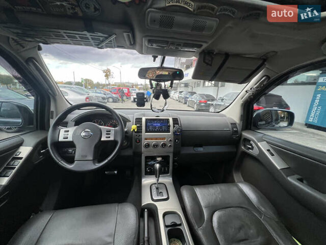 Серый Ниссан Патфайндер, объемом двигателя 2.5 л и пробегом 364 тыс. км за 12000 $, фото 23 на Automoto.ua
