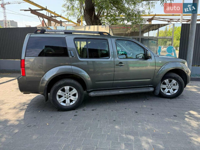 Серый Ниссан Патфайндер, объемом двигателя 2.49 л и пробегом 407 тыс. км за 10888 $, фото 11 на Automoto.ua