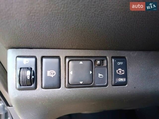 Сірий Ніссан Патфайндер, об'ємом двигуна 2.5 л та пробігом 361 тис. км за 5999 $, фото 18 на Automoto.ua