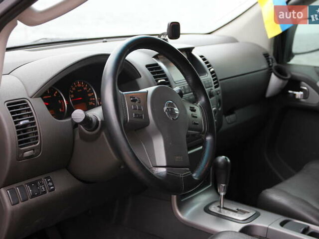 Ниссан Патфайндер 2005 в Днепре (Днепропетровске) на Automoto.ua Серый Ниссан Патфайндер, объемом двигателя 2.49 л и пробегом 285 тыс. км за 7600 $, фото 4 на Automoto.ua