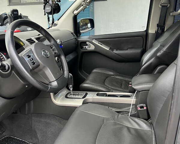 Серый Ниссан Патфайндер, объемом двигателя 2.49 л и пробегом 364 тыс. км за 10000 $, фото 22 на Automoto.ua