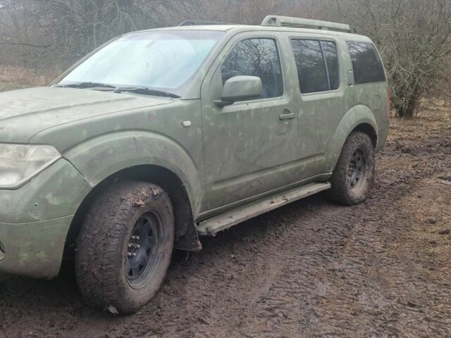 Сірий Ніссан Патфайндер, об'ємом двигуна 2.5 л та пробігом 285 тис. км за 4700 $, фото 2 на Automoto.ua