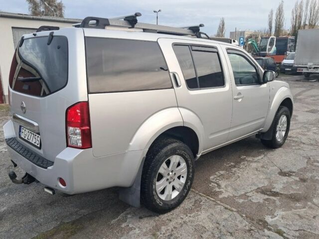 Серый Ниссан Патфайндер, объемом двигателя 2.5 л и пробегом 247 тыс. км за 3100 $, фото 2 на Automoto.ua