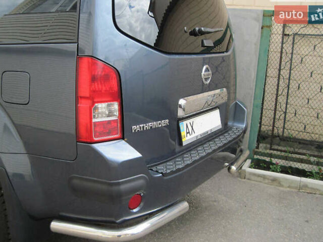 Серый Ниссан Патфайндер, объемом двигателя 2.49 л и пробегом 243 тыс. км за 9499 $, фото 1 на Automoto.ua