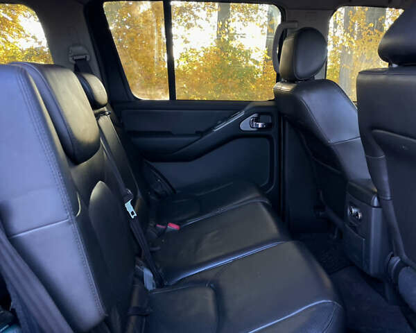 Серый Ниссан Патфайндер, объемом двигателя 2.5 л и пробегом 309 тыс. км за 6999 $, фото 8 на Automoto.ua