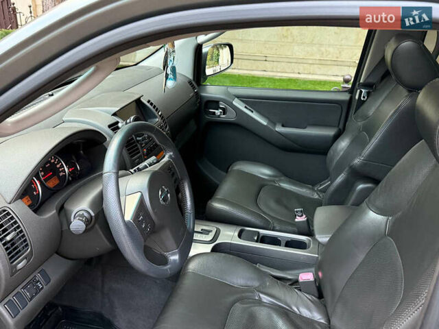 Серый Ниссан Патфайндер, объемом двигателя 4 л и пробегом 155 тыс. км за 12700 $, фото 32 на Automoto.ua