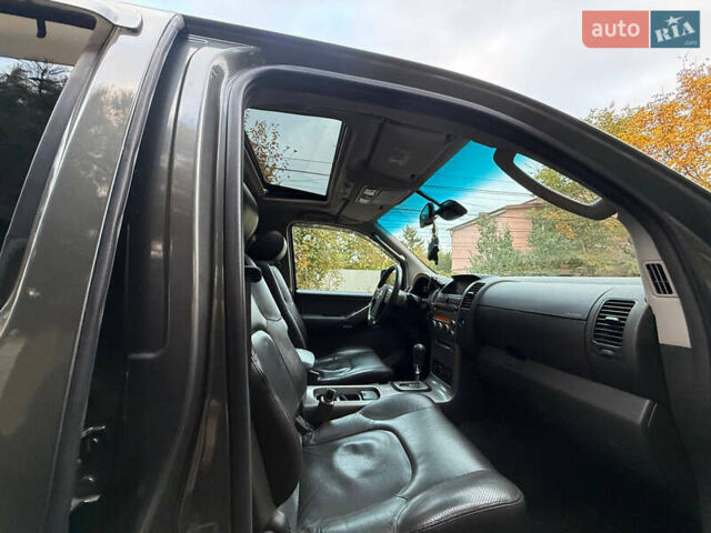 Серый Ниссан Патфайндер, объемом двигателя 4 л и пробегом 155 тыс. км за 12700 $, фото 46 на Automoto.ua