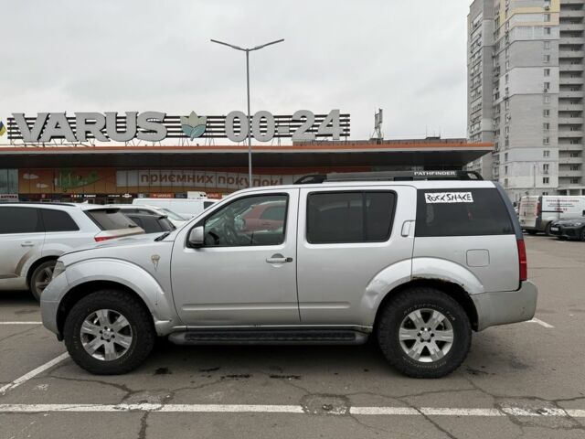 Сірий Ніссан Патфайндер, об'ємом двигуна 2.3 л та пробігом 368 тис. км за 4722 $, фото 1 на Automoto.ua