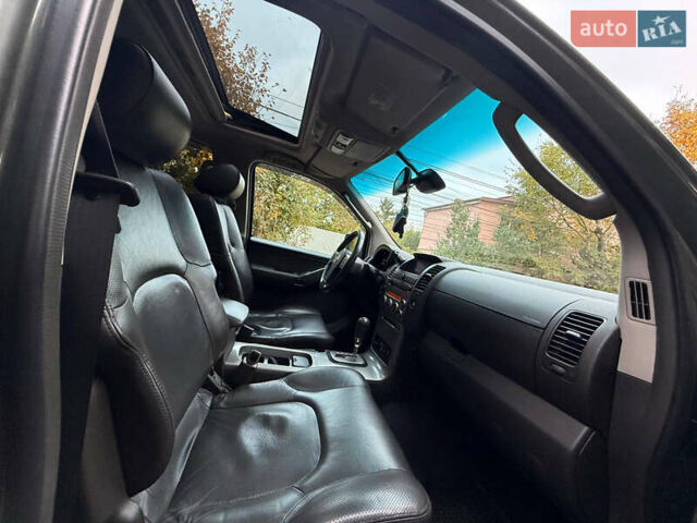 Серый Ниссан Патфайндер, объемом двигателя 4 л и пробегом 155 тыс. км за 12700 $, фото 49 на Automoto.ua