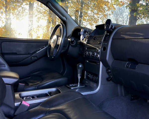 Серый Ниссан Патфайндер, объемом двигателя 2.5 л и пробегом 309 тыс. км за 6999 $, фото 7 на Automoto.ua