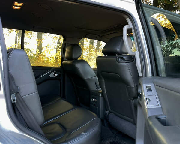 Серый Ниссан Патфайндер, объемом двигателя 2.5 л и пробегом 309 тыс. км за 6999 $, фото 9 на Automoto.ua