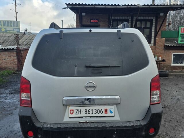 Серый Ниссан Патфайндер, объемом двигателя 2.5 л и пробегом 300 тыс. км за 6388 $, фото 3 на Automoto.ua