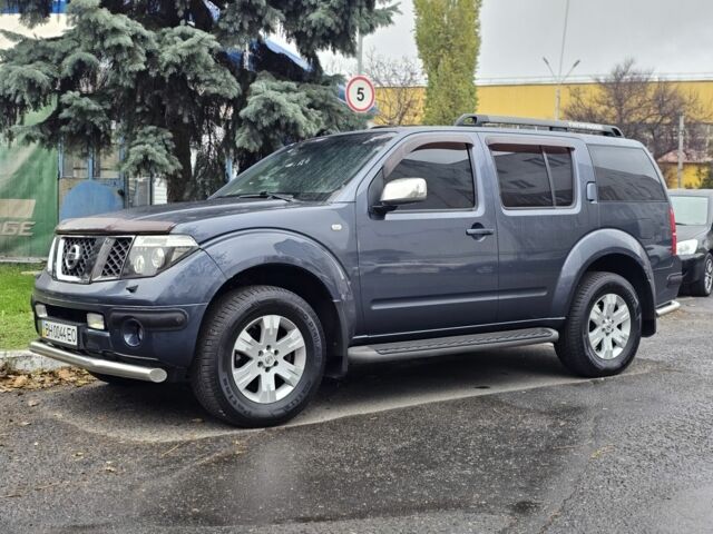 Серый Ниссан Патфайндер, объемом двигателя 2.5 л и пробегом 227 тыс. км за 8999 $, фото 2 на Automoto.ua