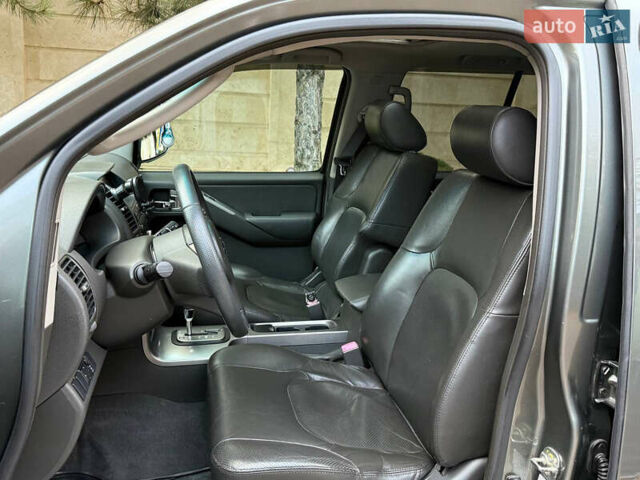 Серый Ниссан Патфайндер, объемом двигателя 4 л и пробегом 155 тыс. км за 12700 $, фото 29 на Automoto.ua