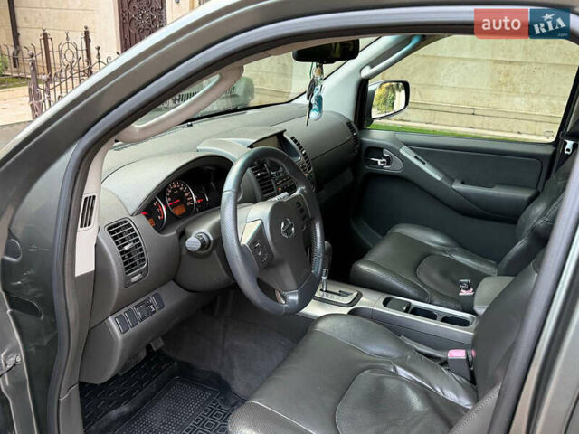 Серый Ниссан Патфайндер, объемом двигателя 4 л и пробегом 155 тыс. км за 12700 $, фото 33 на Automoto.ua