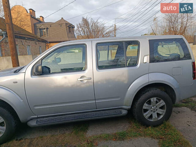 Сірий Ніссан Патфайндер, об'ємом двигуна 2.5 л та пробігом 83 тис. км за 13100 $, фото 1 на Automoto.ua