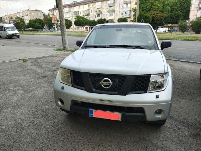 Серый Ниссан Патфайндер, объемом двигателя 2.5 л и пробегом 370 тыс. км за 4500 $, фото 3 на Automoto.ua