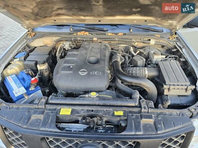 Серый Ниссан Патфайндер, объемом двигателя 2.49 л и пробегом 367 тыс. км за 12000 $, фото 10 на Automoto.ua