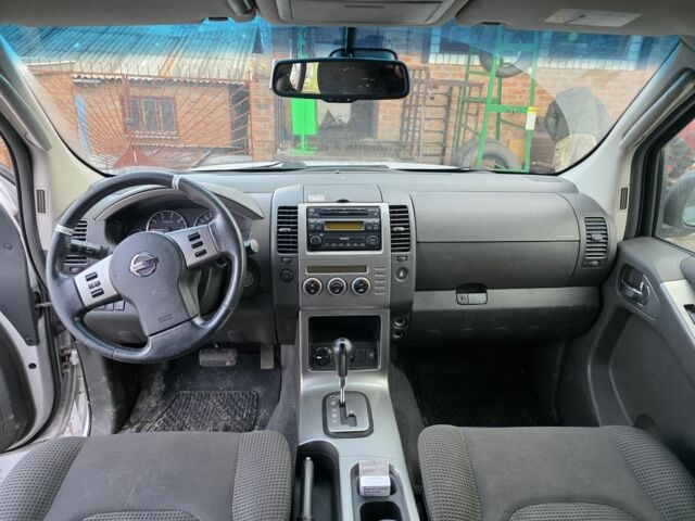 Серый Ниссан Патфайндер, объемом двигателя 2.5 л и пробегом 300 тыс. км за 6388 $, фото 6 на Automoto.ua