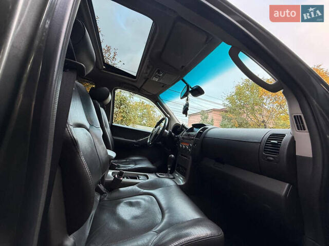Серый Ниссан Патфайндер, объемом двигателя 4 л и пробегом 155 тыс. км за 12700 $, фото 52 на Automoto.ua