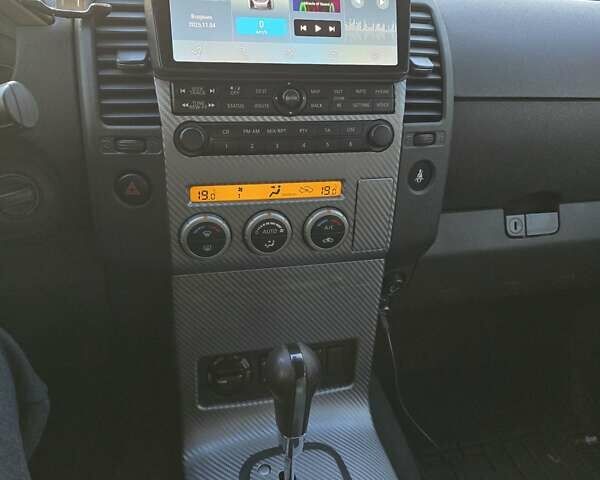 Серый Ниссан Патфайндер, объемом двигателя 2.49 л и пробегом 367 тыс. км за 12000 $, фото 7 на Automoto.ua