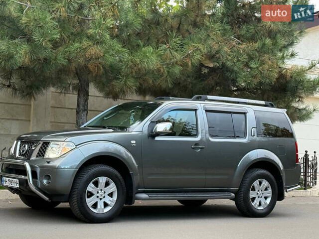 Серый Ниссан Патфайндер, объемом двигателя 4 л и пробегом 155 тыс. км за 12700 $, фото 10 на Automoto.ua