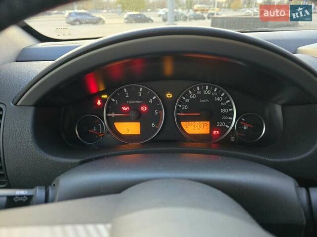 Серый Ниссан Патфайндер, объемом двигателя 2.49 л и пробегом 367 тыс. км за 12000 $, фото 1 на Automoto.ua