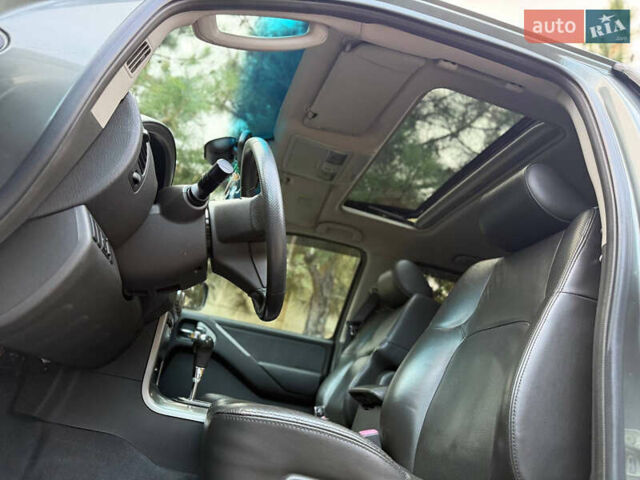 Серый Ниссан Патфайндер, объемом двигателя 4 л и пробегом 155 тыс. км за 12700 $, фото 44 на Automoto.ua