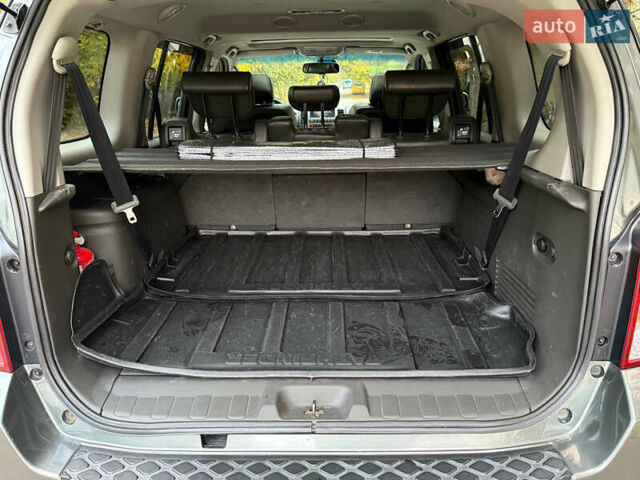 Серый Ниссан Патфайндер, объемом двигателя 4 л и пробегом 155 тыс. км за 12700 $, фото 57 на Automoto.ua