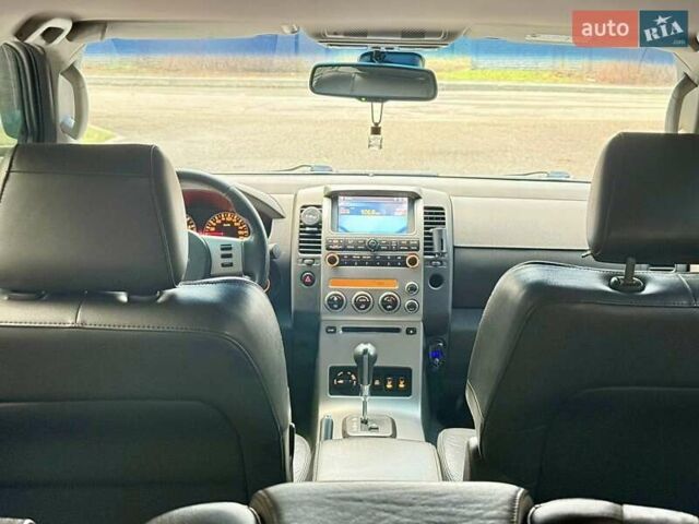 Сірий Ніссан Патфайндер, об'ємом двигуна 4 л та пробігом 245 тис. км за 8250 $, фото 16 на Automoto.ua
