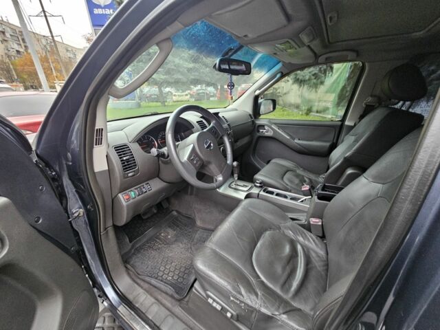 Серый Ниссан Патфайндер, объемом двигателя 2.5 л и пробегом 227 тыс. км за 8999 $, фото 4 на Automoto.ua