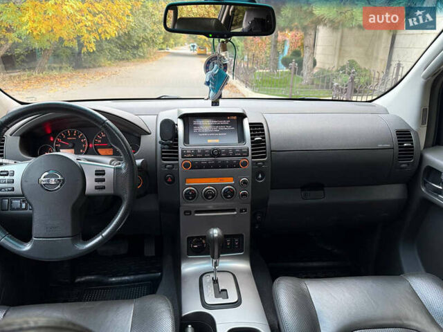 Серый Ниссан Патфайндер, объемом двигателя 4 л и пробегом 155 тыс. км за 12700 $, фото 40 на Automoto.ua