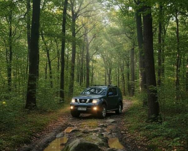 Серый Ниссан Патфайндер, объемом двигателя 2.49 л и пробегом 250 тыс. км за 9200 $, фото 4 на Automoto.ua