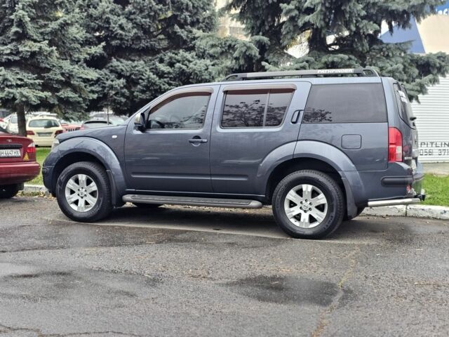 Серый Ниссан Патфайндер, объемом двигателя 2.5 л и пробегом 227 тыс. км за 8999 $, фото 3 на Automoto.ua