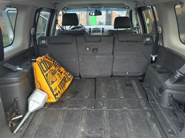 Серый Ниссан Патфайндер, объемом двигателя 2.5 л и пробегом 300 тыс. км за 6388 $, фото 7 на Automoto.ua