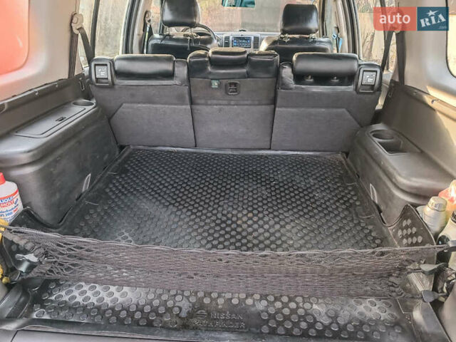 Сірий Ніссан Патфайндер, об'ємом двигуна 2.5 л та пробігом 83 тис. км за 13100 $, фото 17 на Automoto.ua