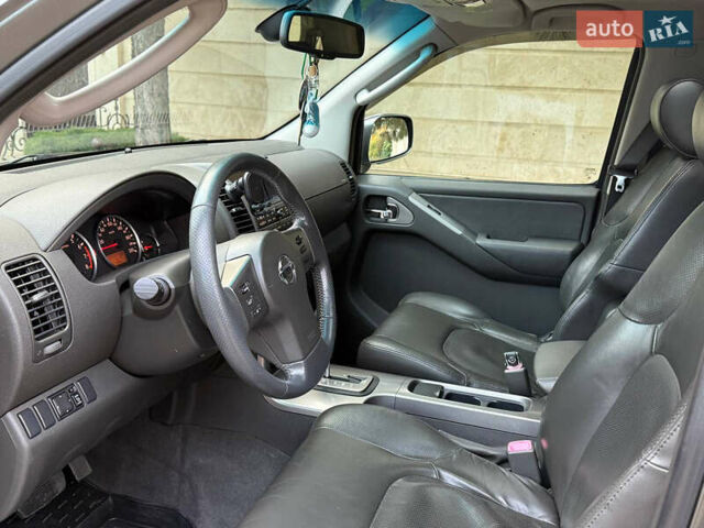 Серый Ниссан Патфайндер, объемом двигателя 4 л и пробегом 155 тыс. км за 12700 $, фото 31 на Automoto.ua